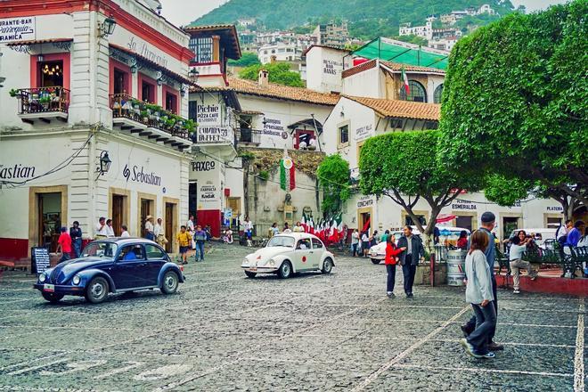 El centro de Taxco cuenta con una animación constante.