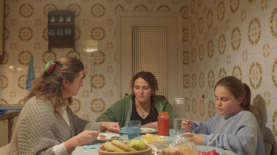 Saamira Ganay transforma A Coruña nun escenario distópico: "Apenas hai historias de mulleres lesbianas"