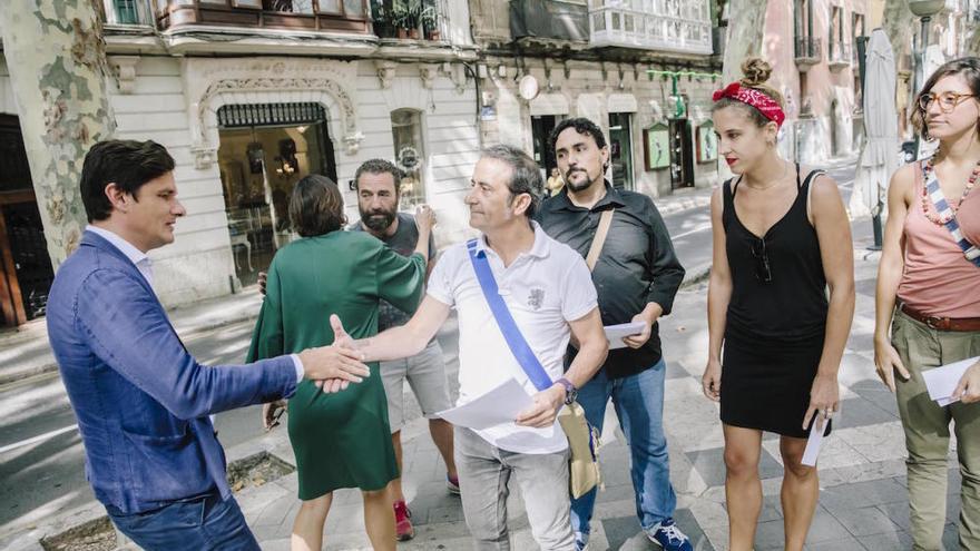 Protesta del sindicato de actores contra el director del Principal