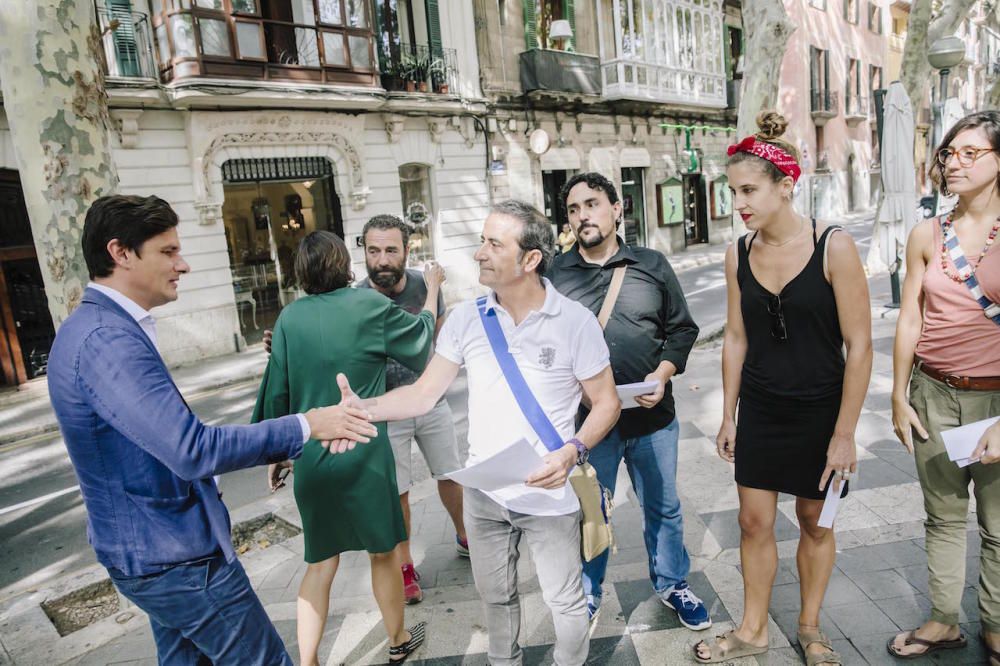 Protesta del sindicato de actores contra el director del Principal