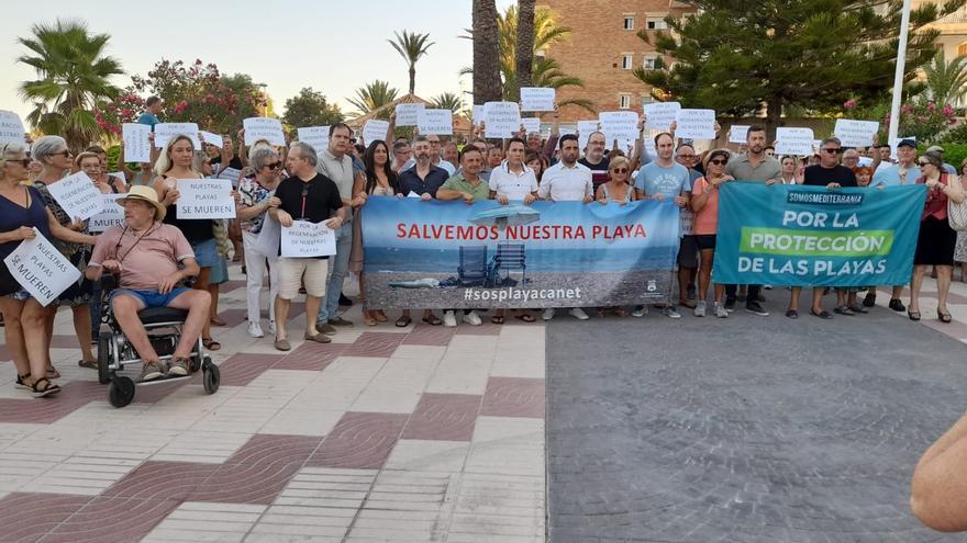Cientos de personas urgen la regeneración de las playas de Sagunt y Canet