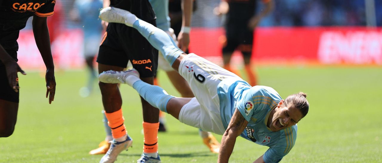 Paciencia, durante una jugada del partido contra el Valencia