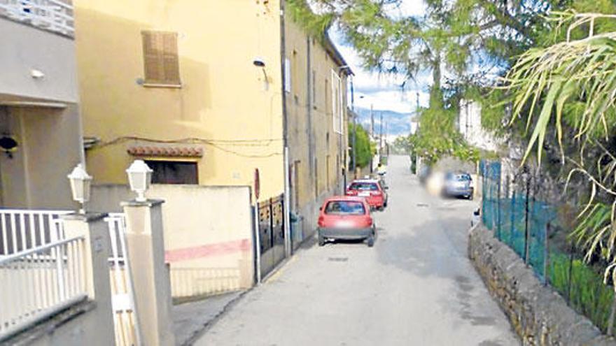 El edificio del convento está situado en la calle Hermanas agustinas de Es Pla de Na Tesa.