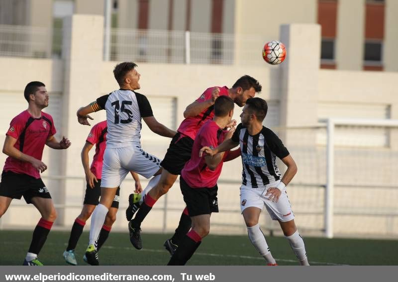 GALERÍA DE FOTOS -- El CD Castellón calienta motores frente al Almazora