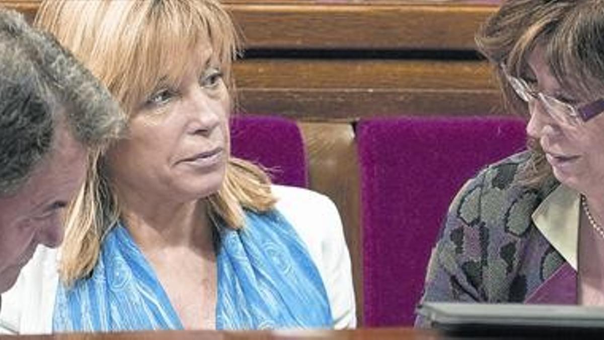 Artur Mas, Joana Ortega e Irene Rigau, en el Parlament.