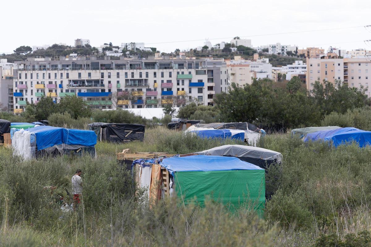 El Govern, señalado en el 'Informe de exclusión social' por «renunciar» a aplicar íntegramente la Ley de Vivienda balear en Ibiza