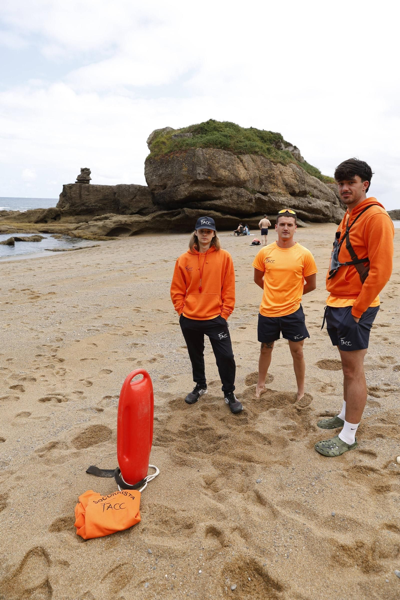 Las playas rurales de Gijón estrenan salvamento (en imágenes)