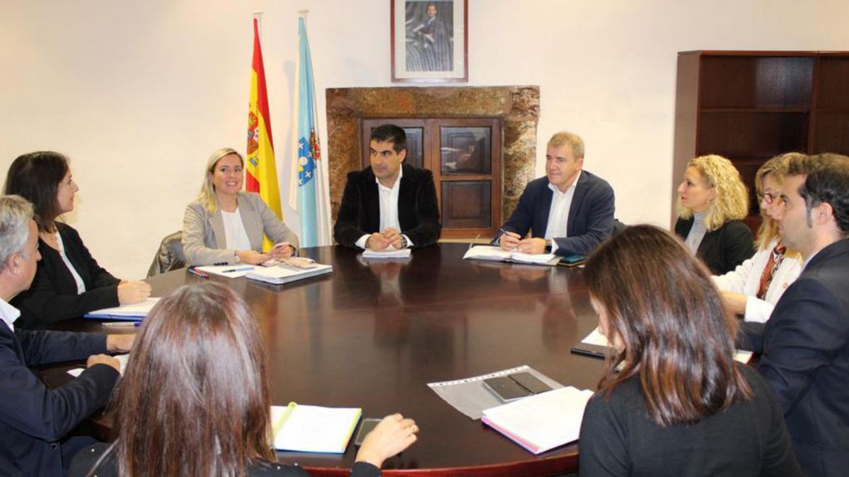 Reunión de la  comisión territorial en la Casa Grande de Viloira.  |  // FDV