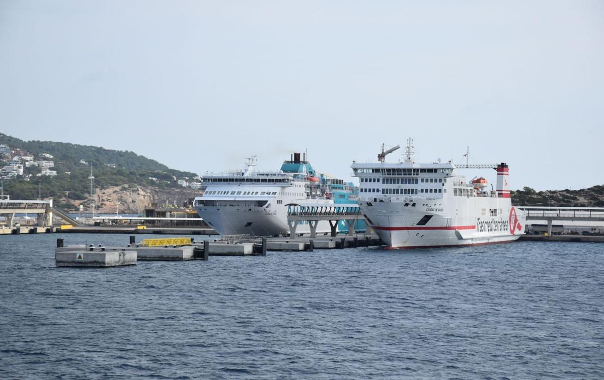 Las navieras incumplen su obligación de informar al Consell de Ibiza de los coches que transportan