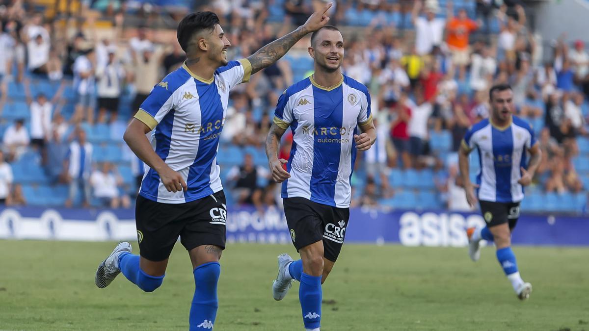 Cedrés celebra el gol de la victoria junto a Felipe Rodríguez