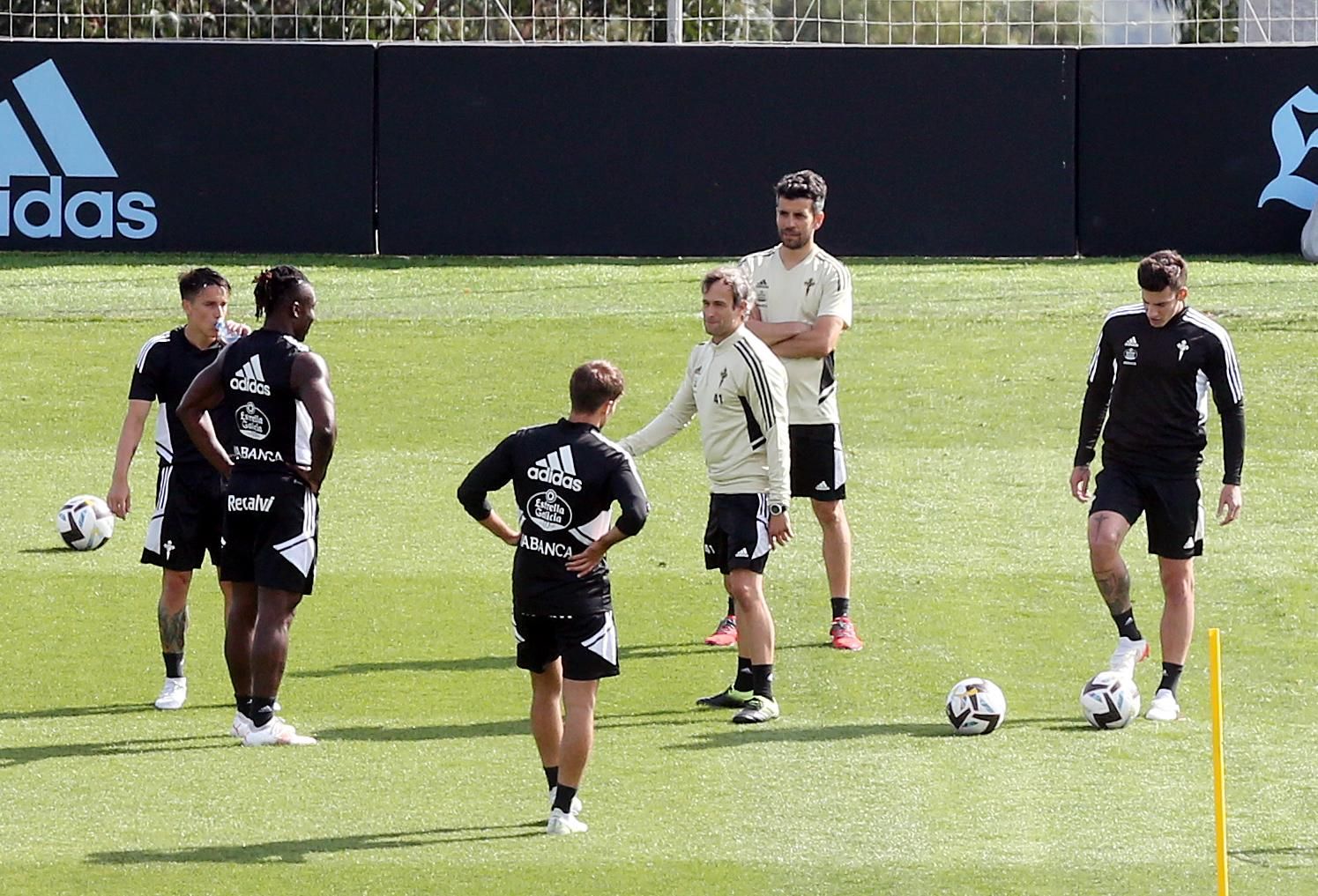 Santi Mina ya entrena de nuevo en Afouteza