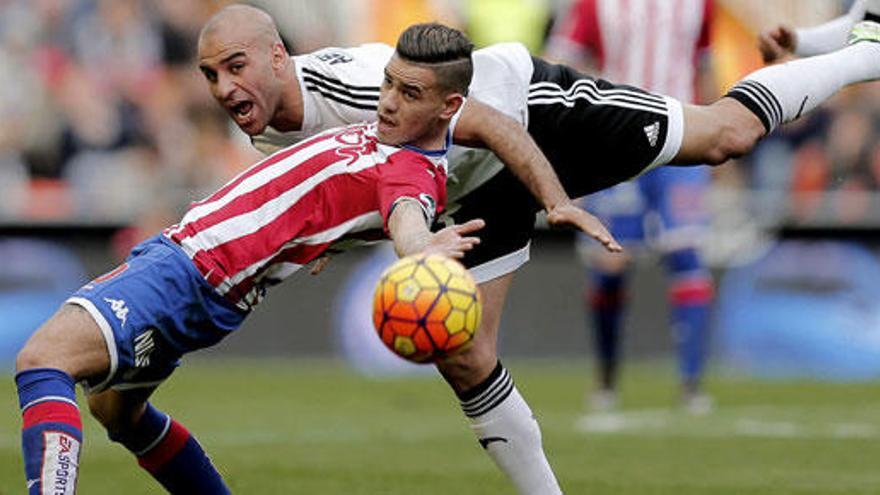 El Valencia sigue en caída libre y regala el triunfo al Sporting