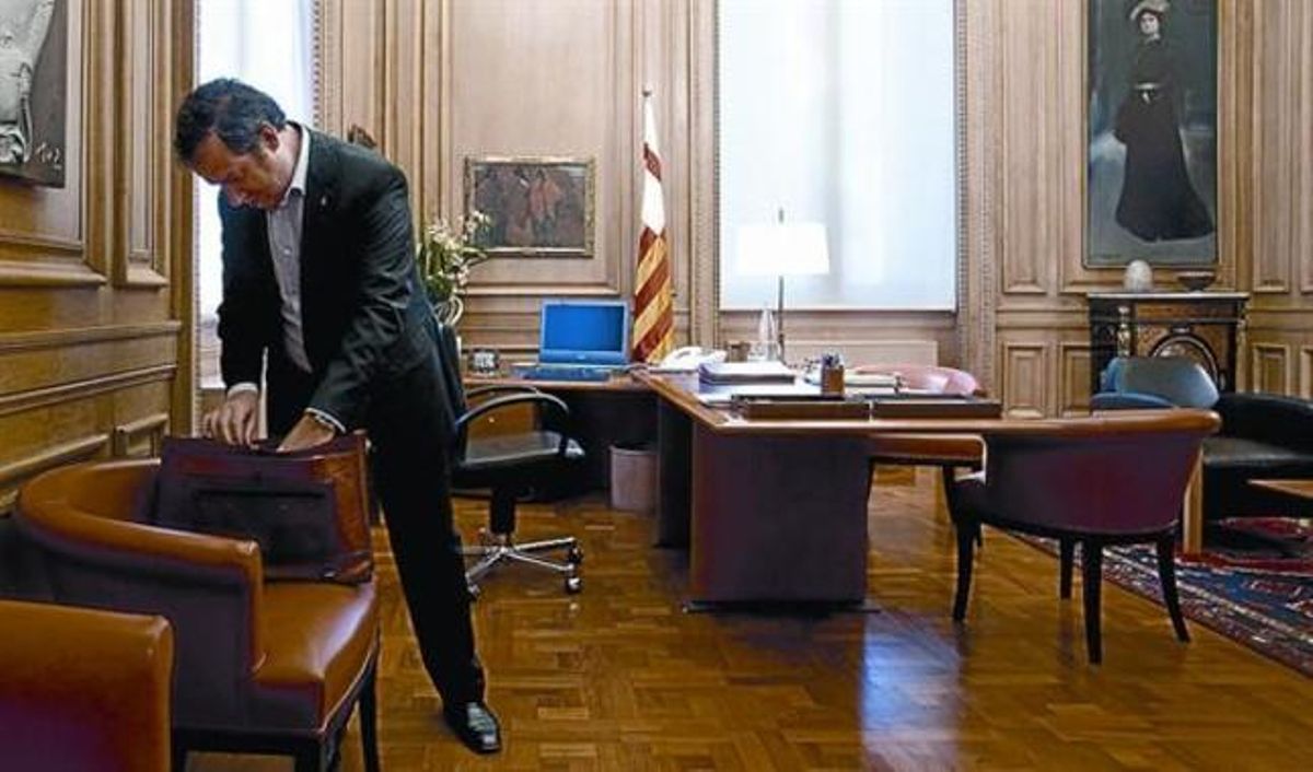 En hores baixesL’alcalde de Barcelona, Jordi Hereu, al seu despatx de l’ajuntament, a l’agost.