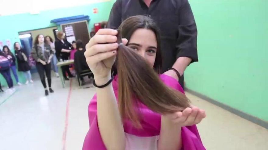 El Instituto Cabo de la Huerta conmemora el Día de la Mujer recaudando cabello y donativos