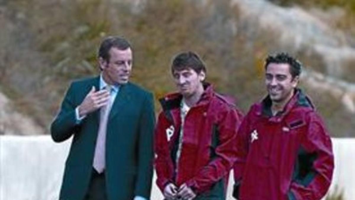 Sandro Rosell, Leo Messi y Xavi Hernández, ayer en el circuito de Castellolí.