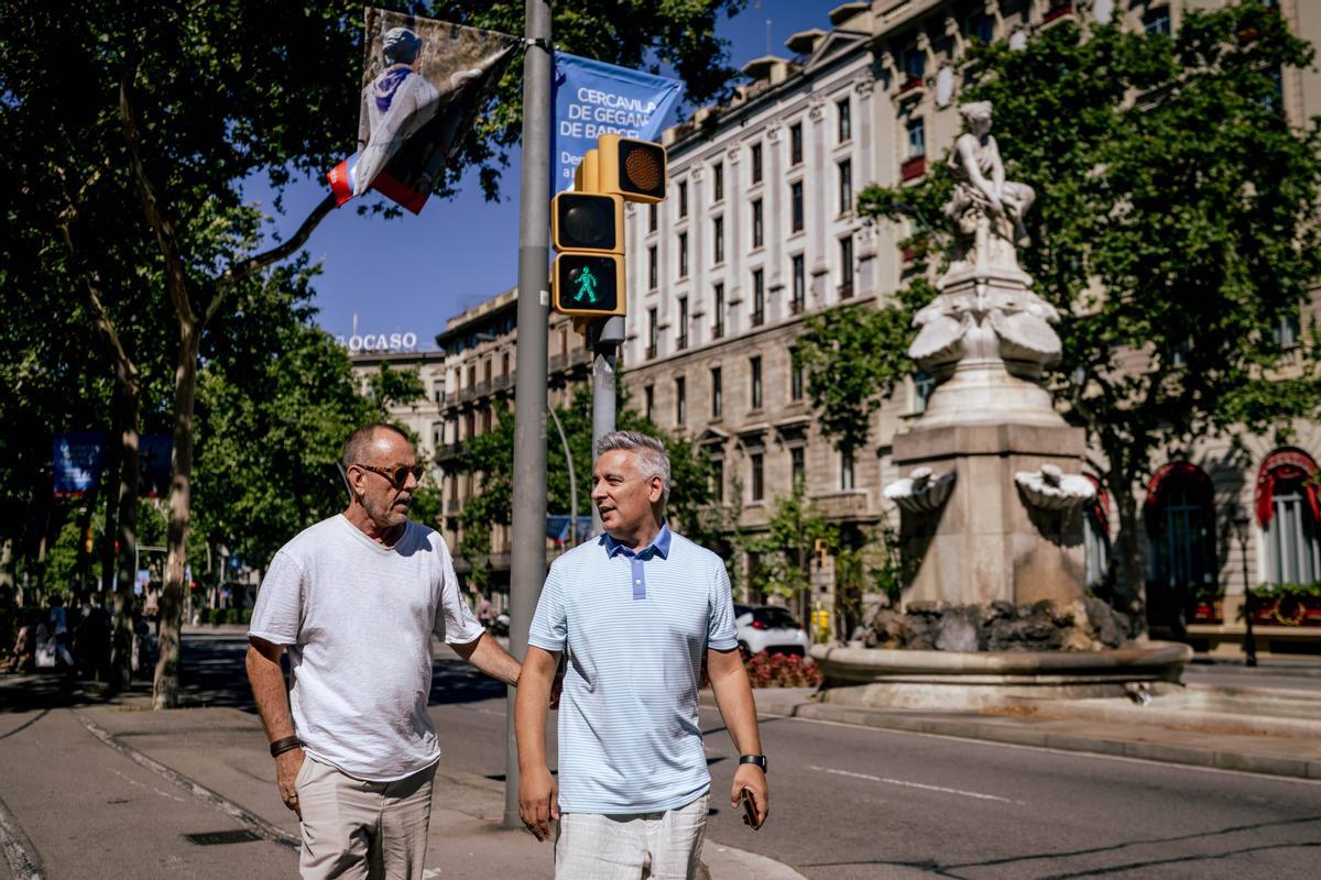 Thomas y Gustavo, un matrimonio estadounidense que emigró a España por la situación política en EEUU, tras el regreso de Donald Trump.