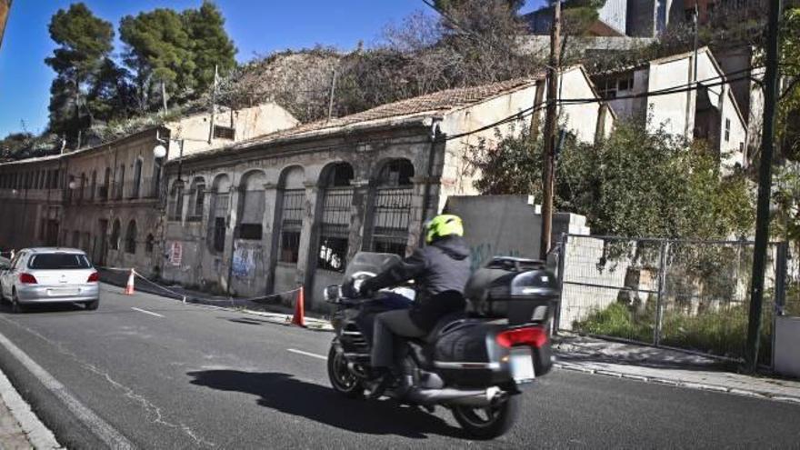 Alcoy adjudica el derribo de una parte de las naves en ruinas de la Beniata