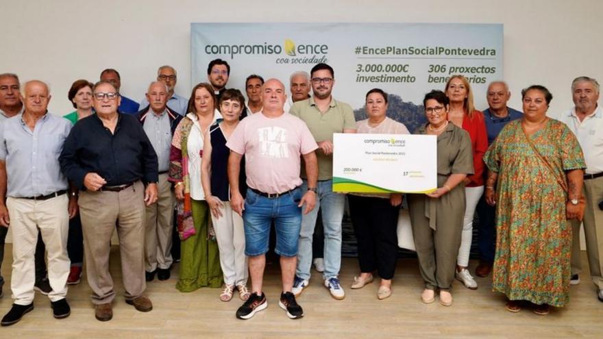 Ence entrega las ayudas de su Plan Social a 17 asociaciones vecinales de Pontevedra