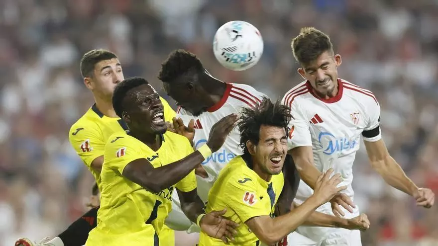 ¡Así ha sido el recibimiento de la afición sevillista en Villarreal!