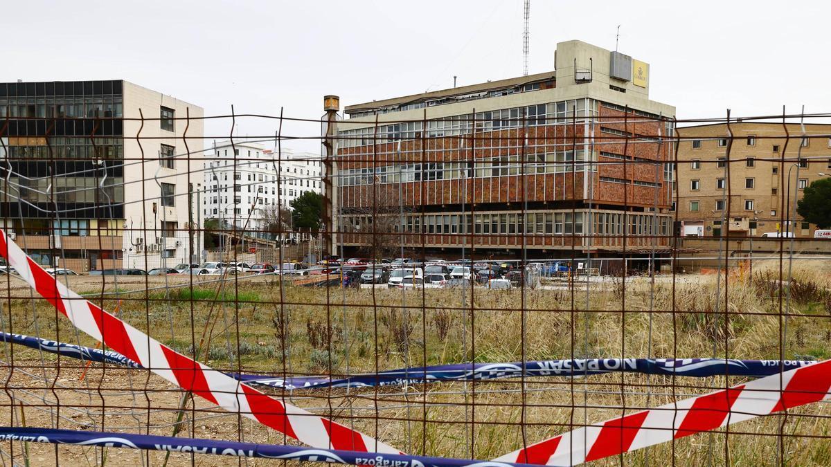 Recogen firmas para evitar el derribo de la oficina de Correos en el Portillo