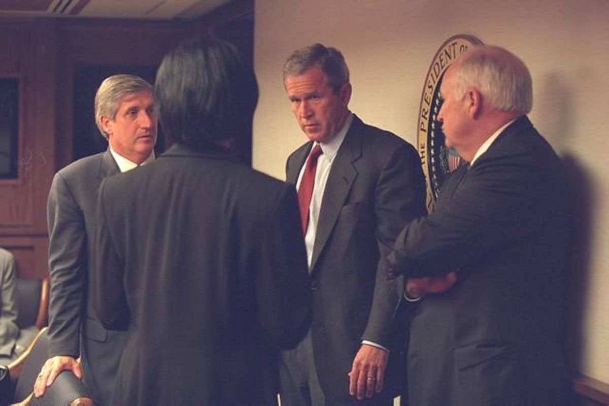 El president George Bush, amb el vicepresident Dick Cheney al Centre Presidencial d’Operacions d’Emergència en les hores posteriors a l’11-S.