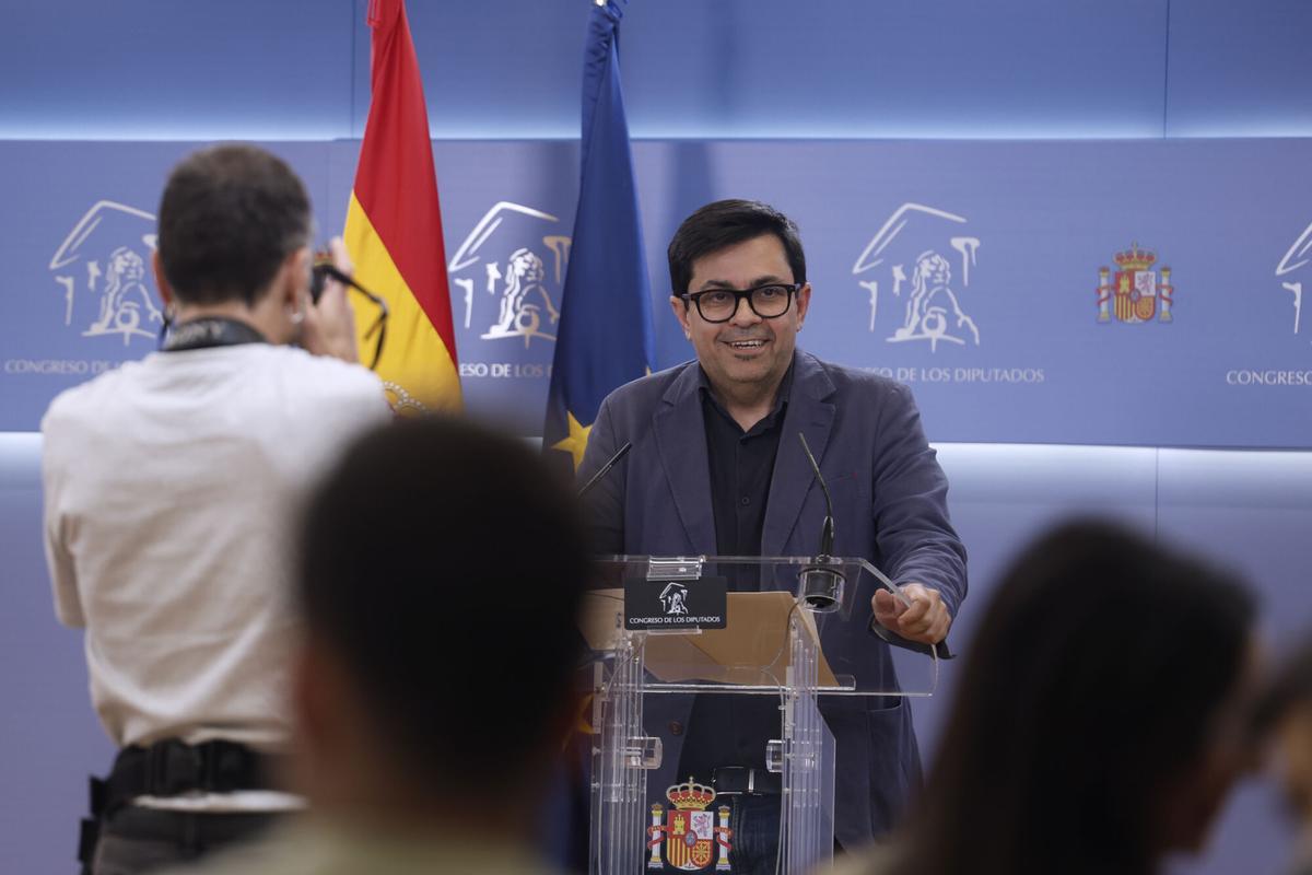 El secretario primero de la Cámara Baja, Gerardo Pisarello (Sumar), durante la rueda de prensa que ha ofrecido este martes en el Congreso.