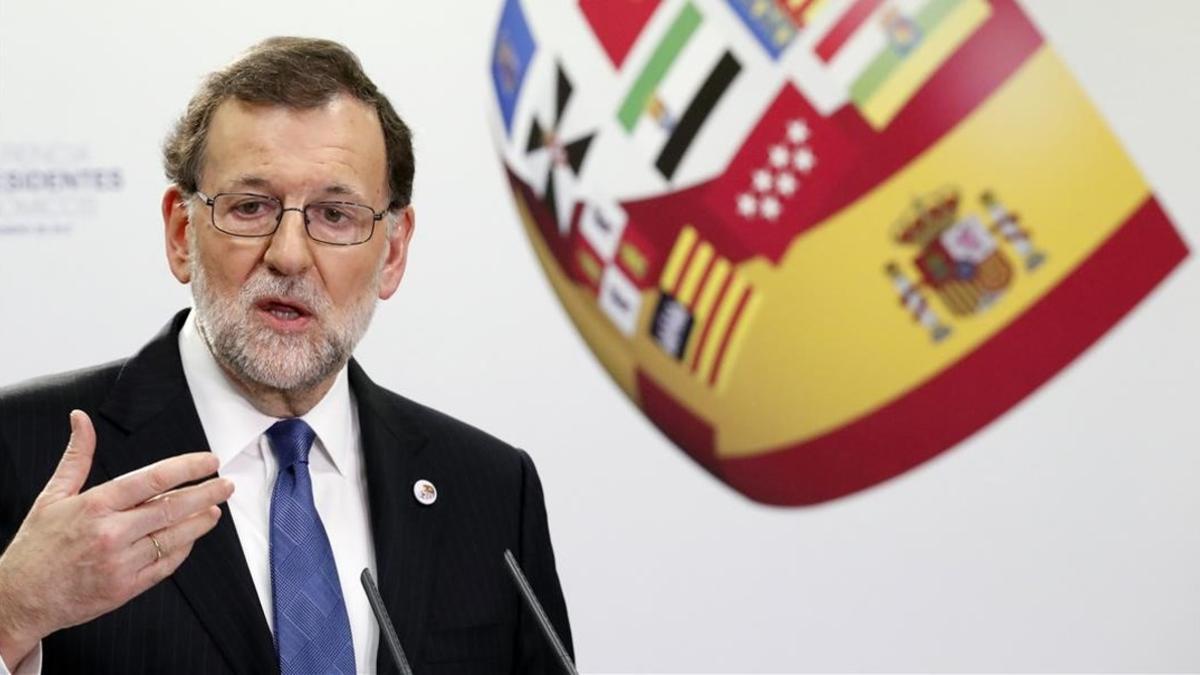 El presidente del Gobierno, Mariano Rajoy, comparece ante la prensa tras la conferencia de presidentes de este martes.