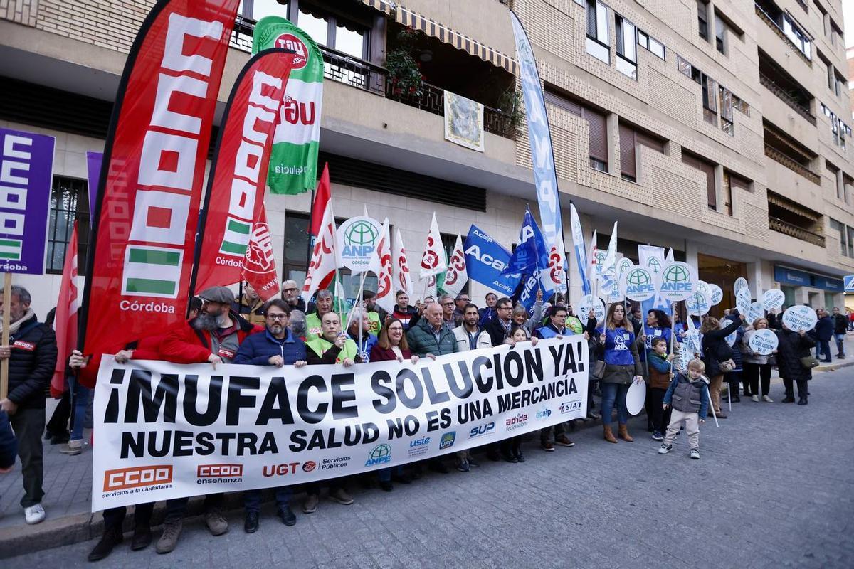 Concentración de los sindicatos en Córdoba por la crisis de Muface
