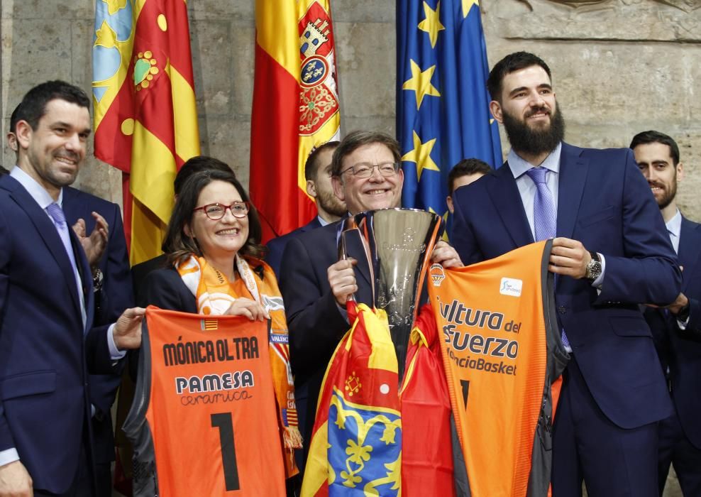 Celebración del triunfo en la Eurocup del Valencia Basket en València