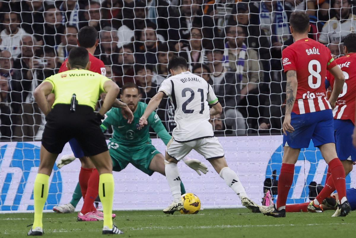 Brahim Díaz da ventaja al Real Madrid al descanso (1-0)