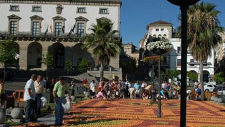 UPA destaca el éxito del mosaico de fruta en Cáceres, en el que se han repartido 500.000 frutos