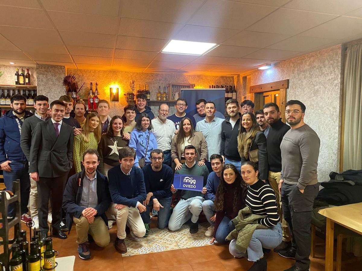 Mario Arias durante el encuentro con miembros de Nuevas Generaciones.