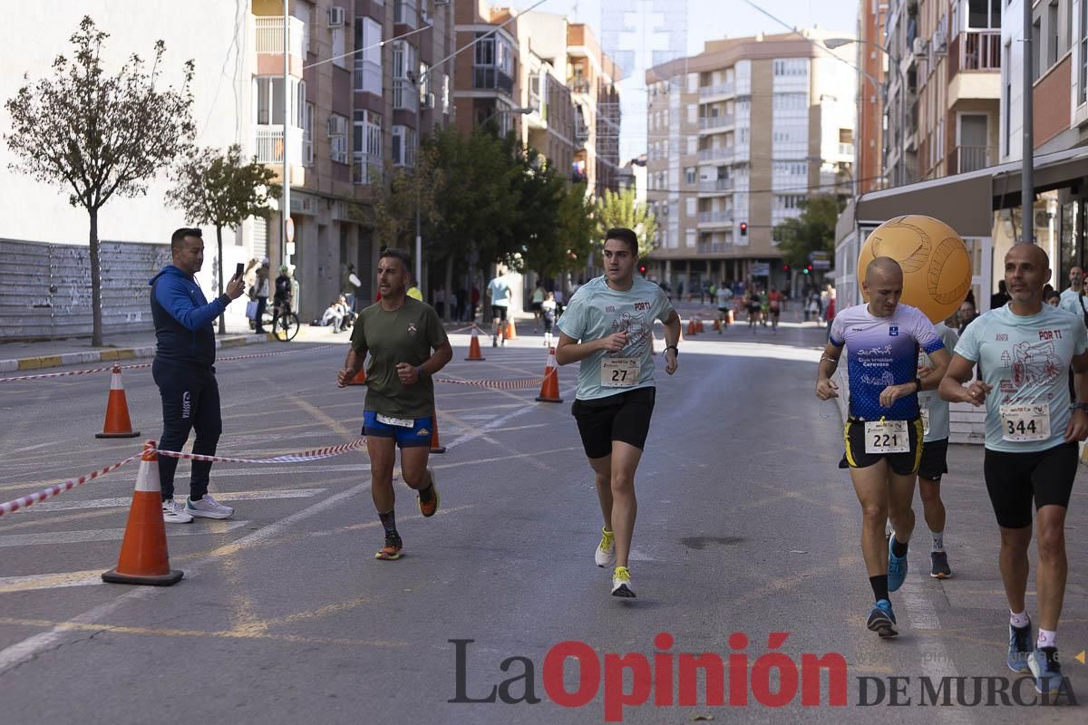 Carrera '10K Assota por ti' en Caravaca (salida y giro primera vuelta)