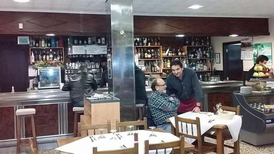 En el restaurante Castro, en la N-120 en Porriño, se trabajaba ayer con normalidad. // D.P.