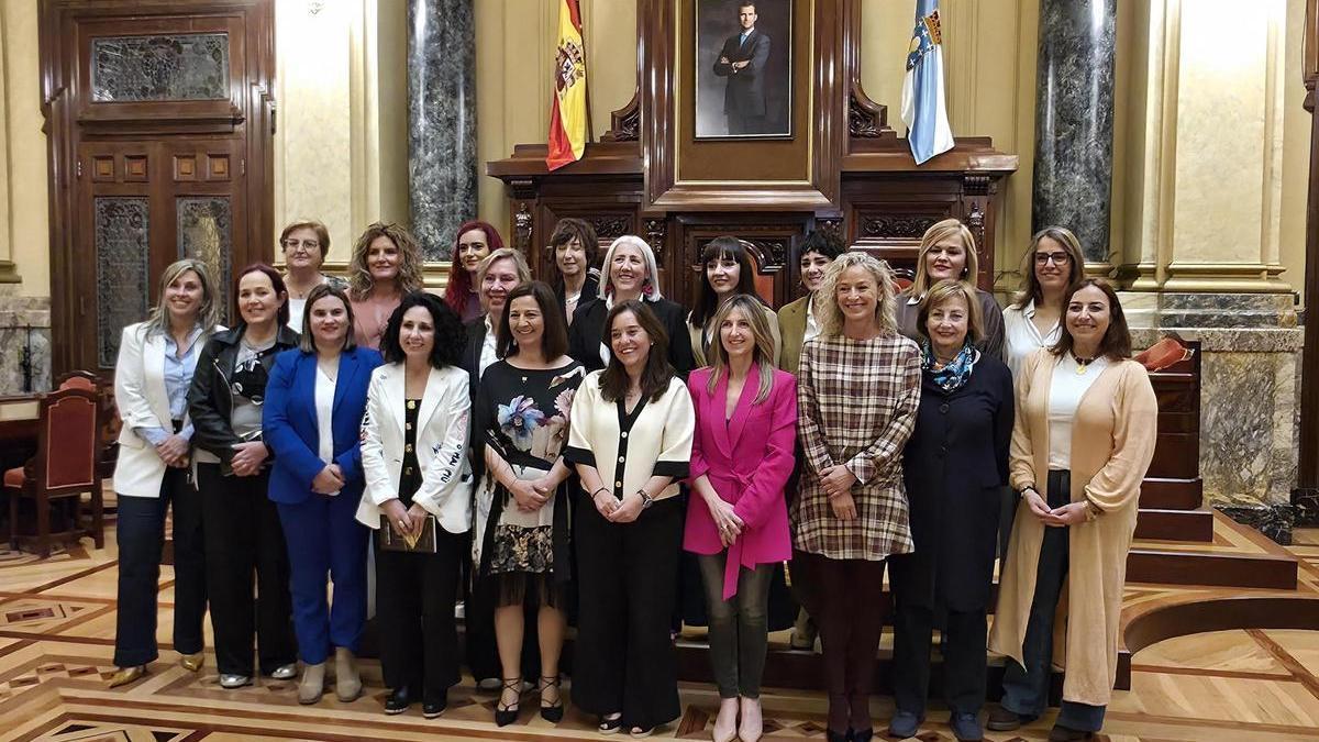 Foto de familia de las participantes