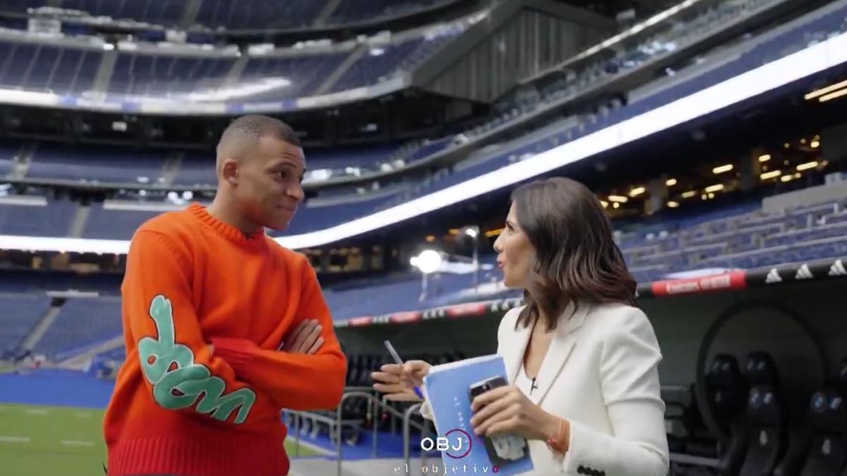 Mbappé firma su contrato con el Real Madrid junto a Florentino Pérez