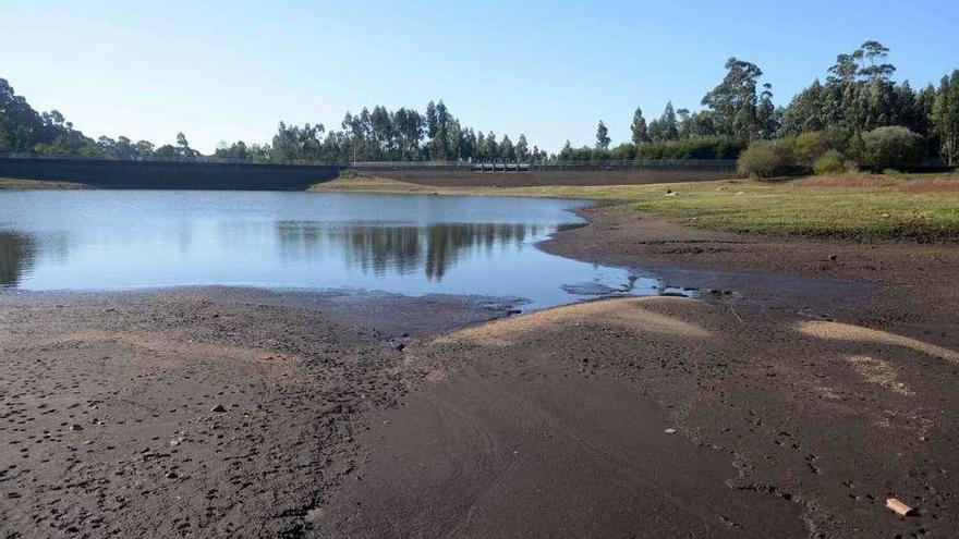 El embalse de Castroagudín está en mínimos históricos. // Noé Parga