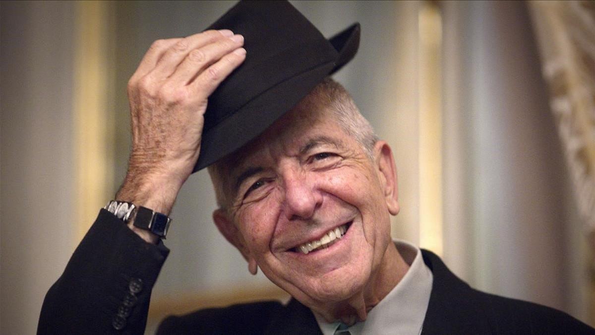 zentauroepp18018912 canadian singer and poet leonard cohen takes off his hat to 191205202533