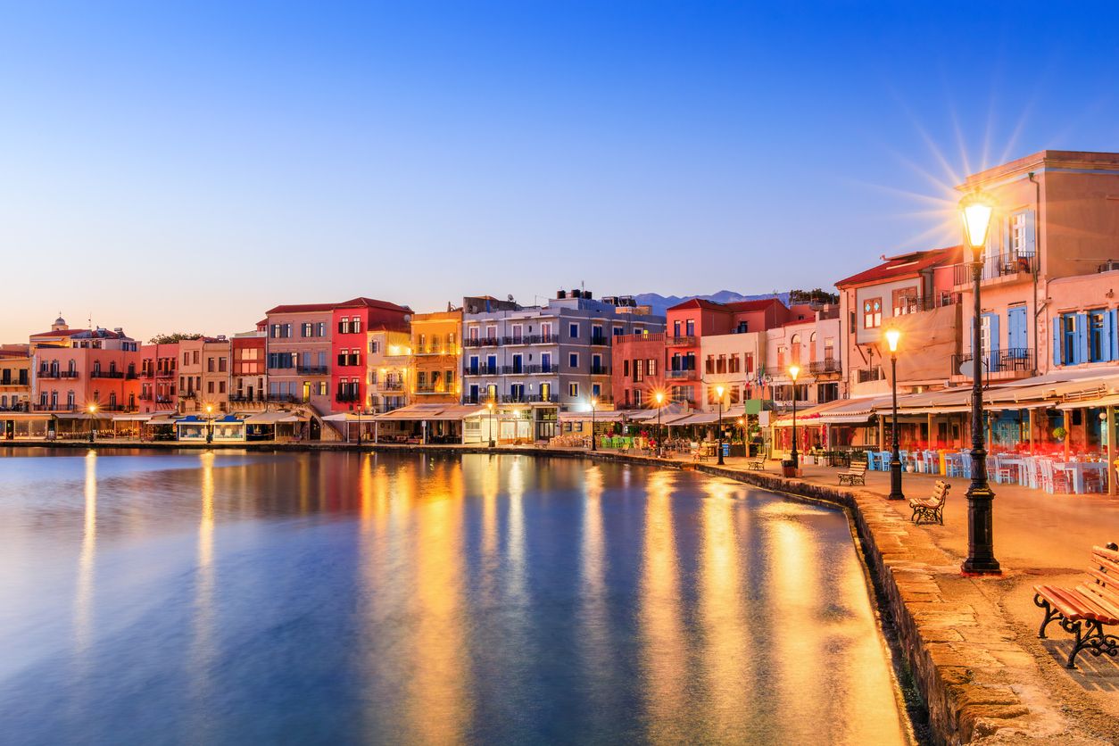 La preciosa ciudad de Chania es la más próxima a la playa rosa de Elafonisi, en Creta