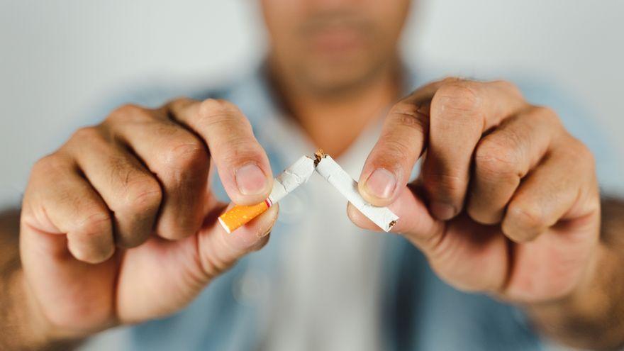 Els experts recomanen deixar de fumar de cop