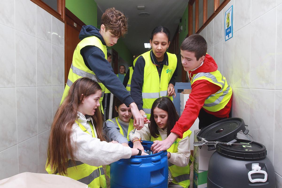 El centro participa en el programa de recogida de pilas Pilabot.