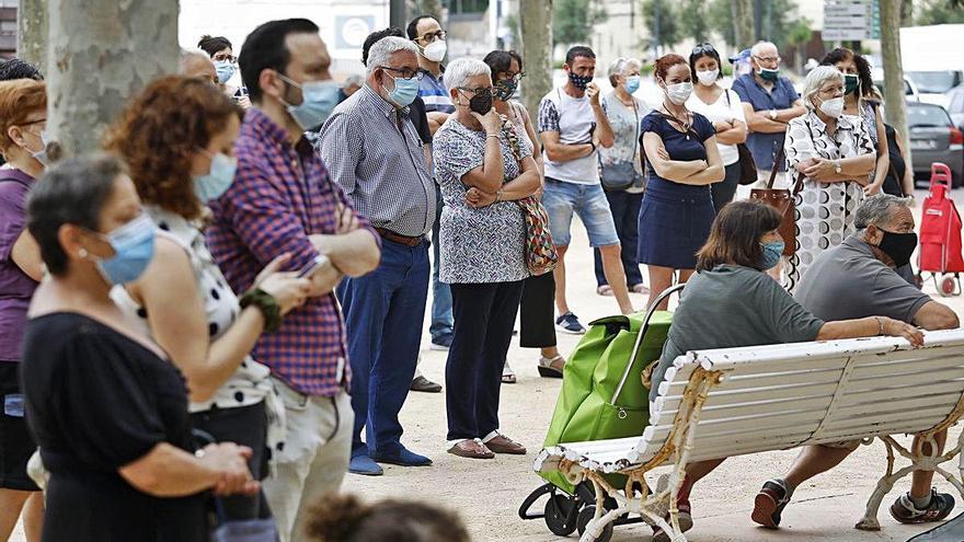 Concentració de rebuig de l&#039;atac masclista. L&#039;alcalde, regidors i membres del Servei d&#039;Informació i Atenció a les Dones (SIAD).