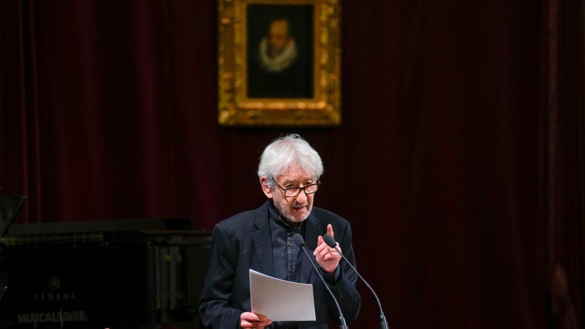 José Sacristán lee fragmentos del discurso que en su día preparó Machado para ingresar en la RAE, pero que nunca llegó a leer.