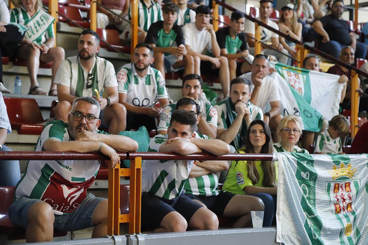 Play off de ascenso | La afición cordobesista en Vista Alegre, en imágenes