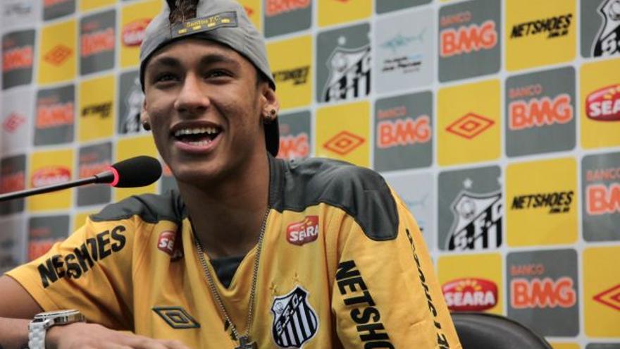 El presidente del Santos dice que retener a Neymar es &quot;de interés nacional&quot;