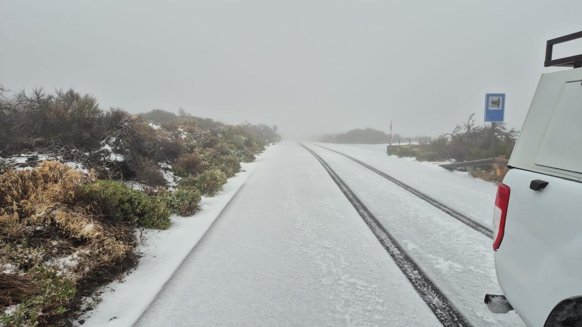 Nieve en el Teide por la borrasca Therese (21/03/2026)