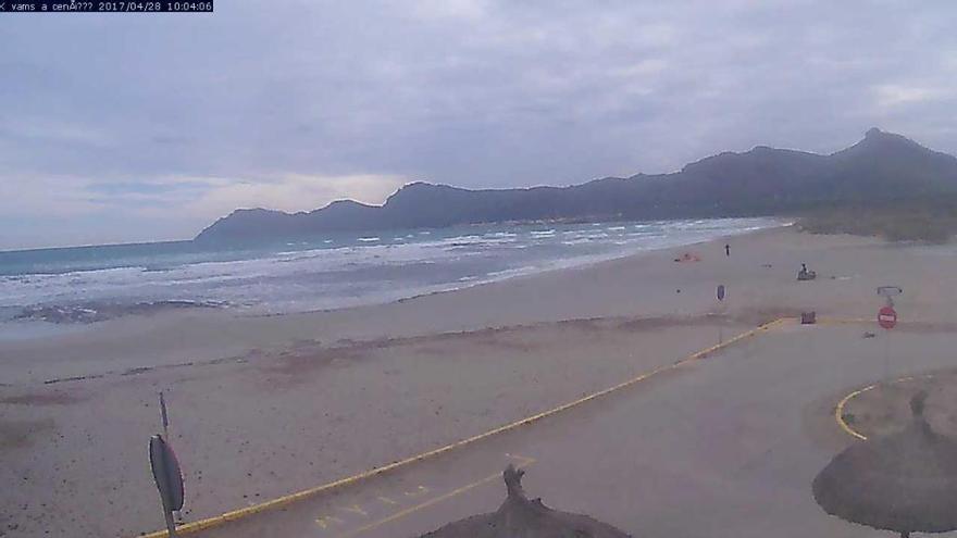 Kein Strandwetter am Strand von Son serra de Marina am Freitagvormittag (28.4.).