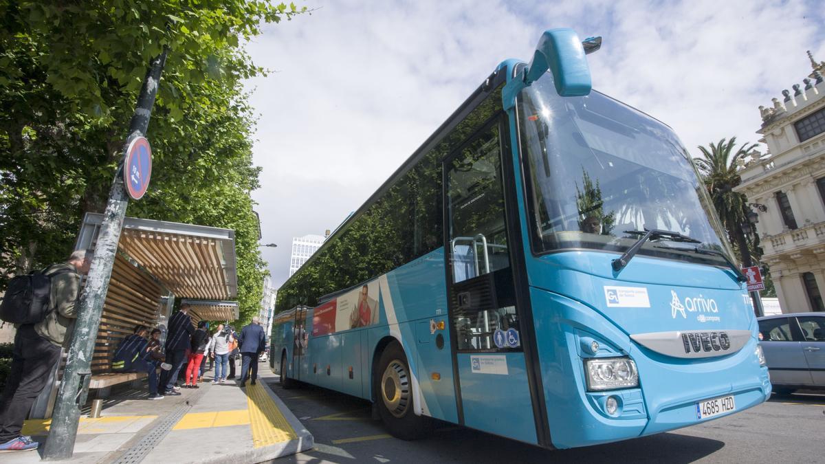 Autobús de Arriva en la parada de Entrejardines, en A Coruña