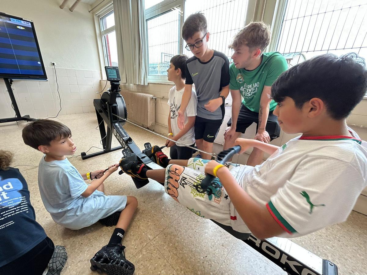 EN IMÁGENES: El alumnado de TSEAS del Instituto Corvera moviliza a 200 estudiantes por el Día del Deporte EN IMÁGENES: El alumnado de TSEAS del Instituto Corvera moviliza a 200 estudiantes por el Día del Deporte