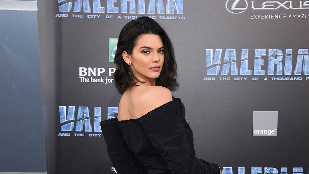 Kendall Jenner, con un minivestido negro en el estreno de 'Valerian' en Los Ángeles